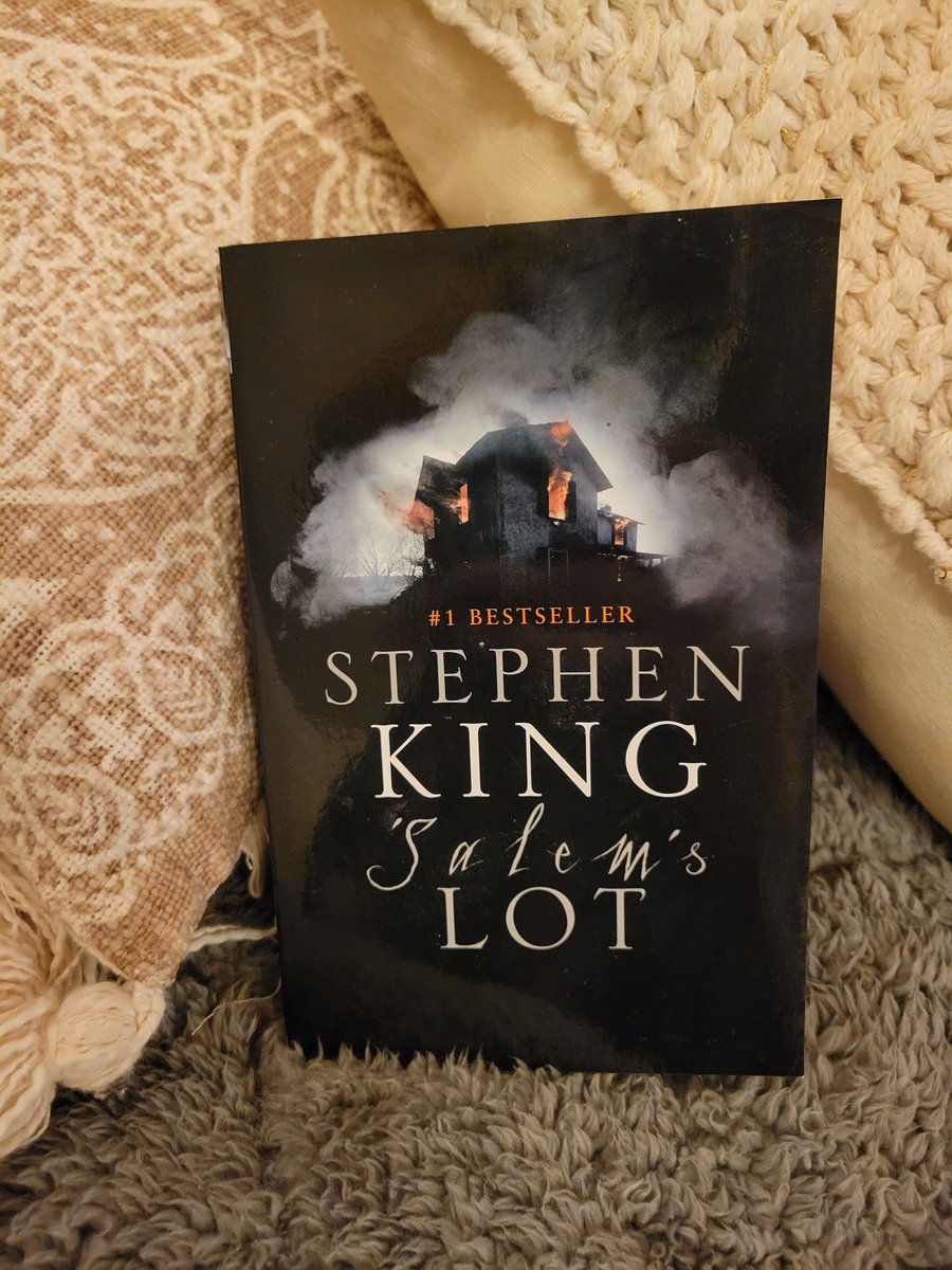 I have a love/hate relationship with Stephen King, but this is probably my favorite of his books. #gothic #StephenKing #Darkreads #readingcommunity #readersoftwitter 
Which is yours?
