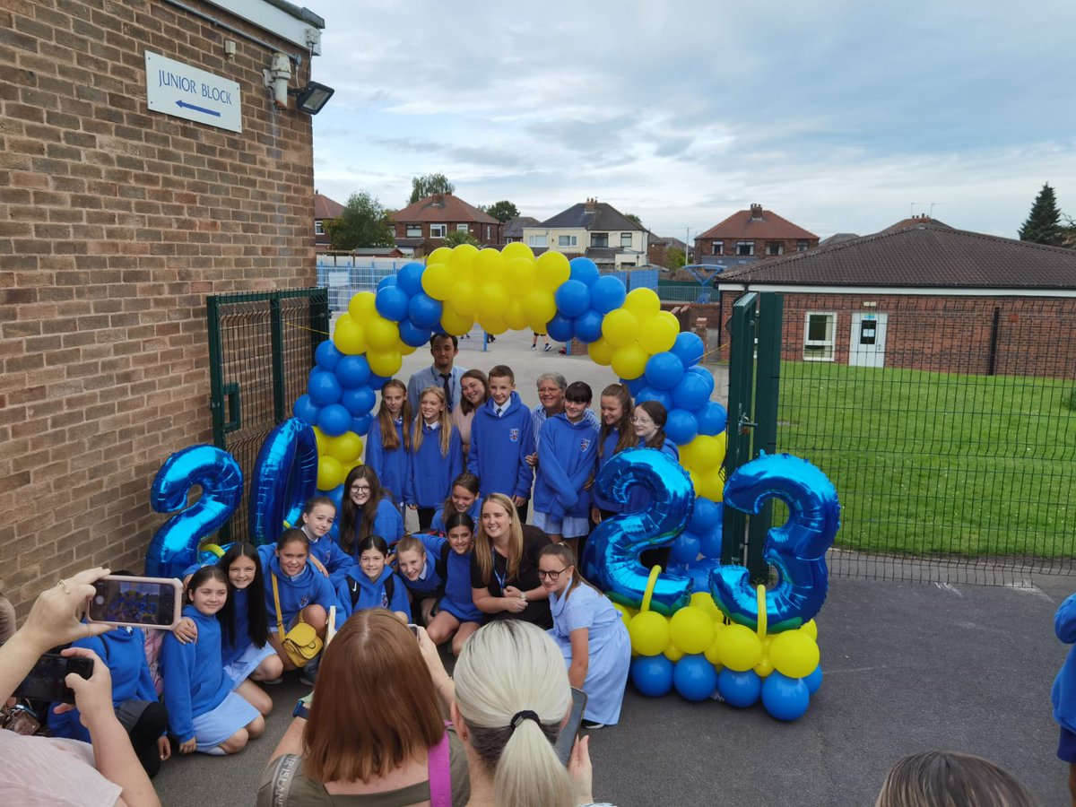 AndreaAngelSky's tweet photo. @MissCaldwell09 @whistonwillis1

Thank you so much for being a fantastic teacher for Eva. She will miss being a part of Whiston Willis so much. What an emotional day it has been 💕

Thank you for aslo going that extra mile with all the sweet special touches for us parents ❤️  xx https://t.co/PgNDSjuzJh