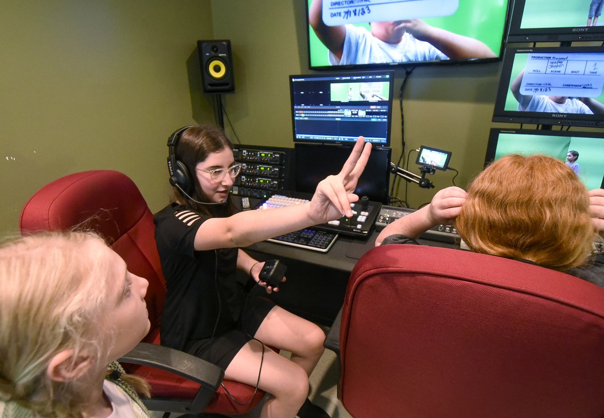 .<a href="/UnionLeader/">UnionLeader.com</a> Future journalists work the news! During the Londonderry TV Media Camp held this week at the town's Access Community TV facility. This group is mostly 6th graders.