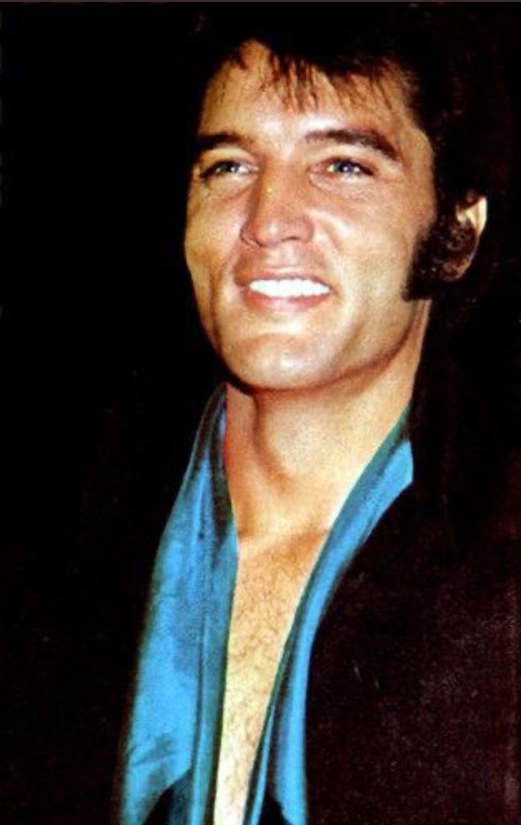 forever_tcb's tweet photo. In honor of @NancySinatra following me on Twitter I HAD to post THOSE pictures from her opening night in Vegas on August 29, 1969. #BlueScarf https://t.co/qsrq09YoUU