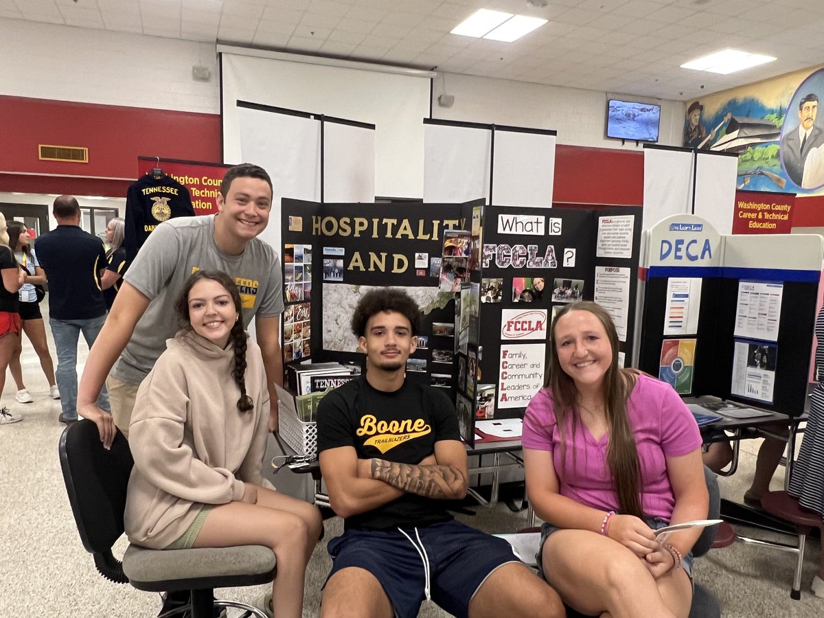 hayesc_wcde's tweet photo. AMP 2027 Rising Freshman Camp Day Two! Exploring all the CTE opportunities! Making connections! ⁦@WCDE_TN⁩ https://t.co/YMNLDdaenx