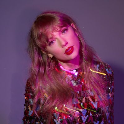 RT @swifferwins: EXCUSE ME??? this is giving lover SNL photo shoot what is this from???? https://t.co/FPuXfQfUAx