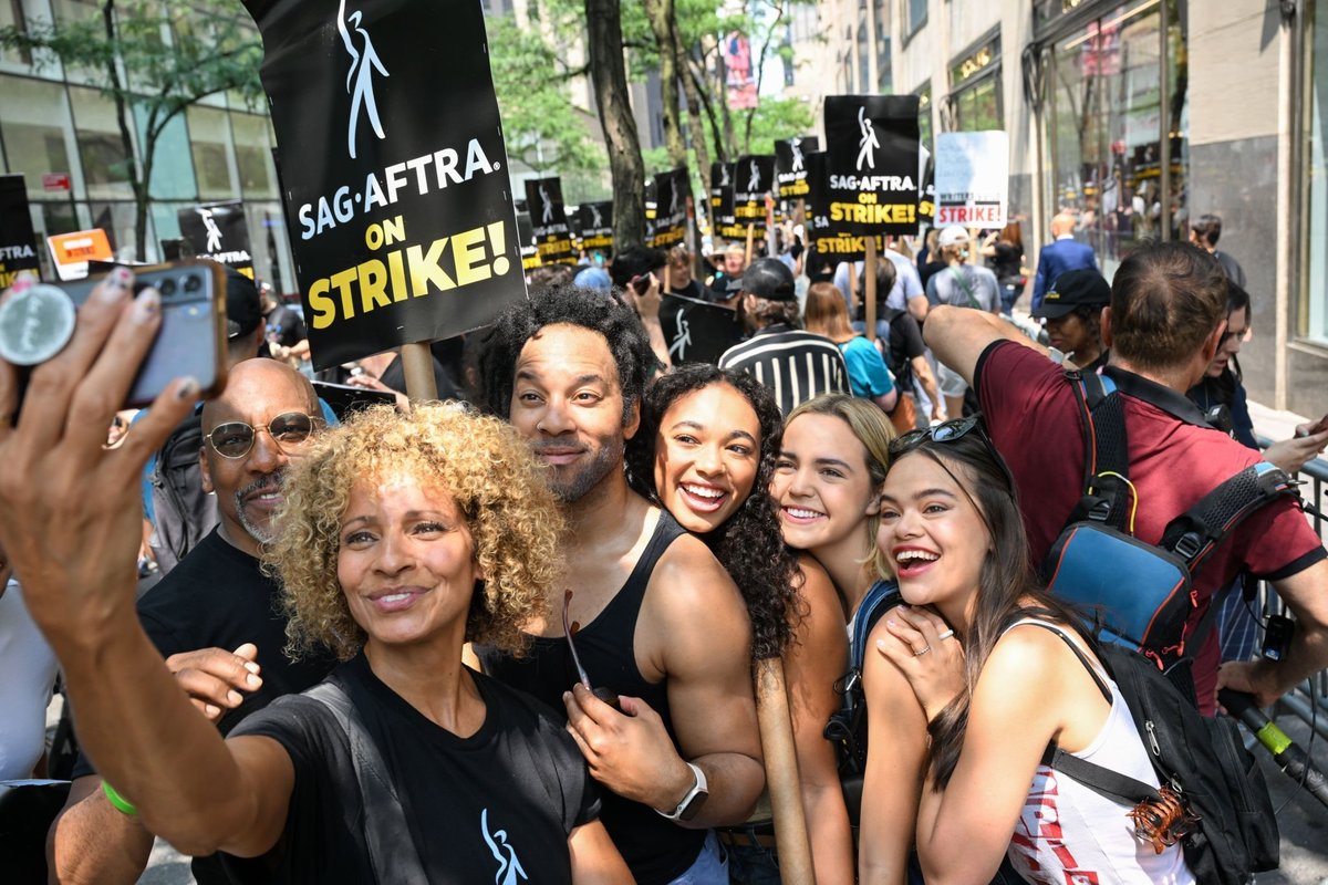 BmadisonWorld's tweet photo. Bailee, Chandler and Malia on SAG-AFTRA picket line yesterday on New York https://t.co/GcHaIBGNuO