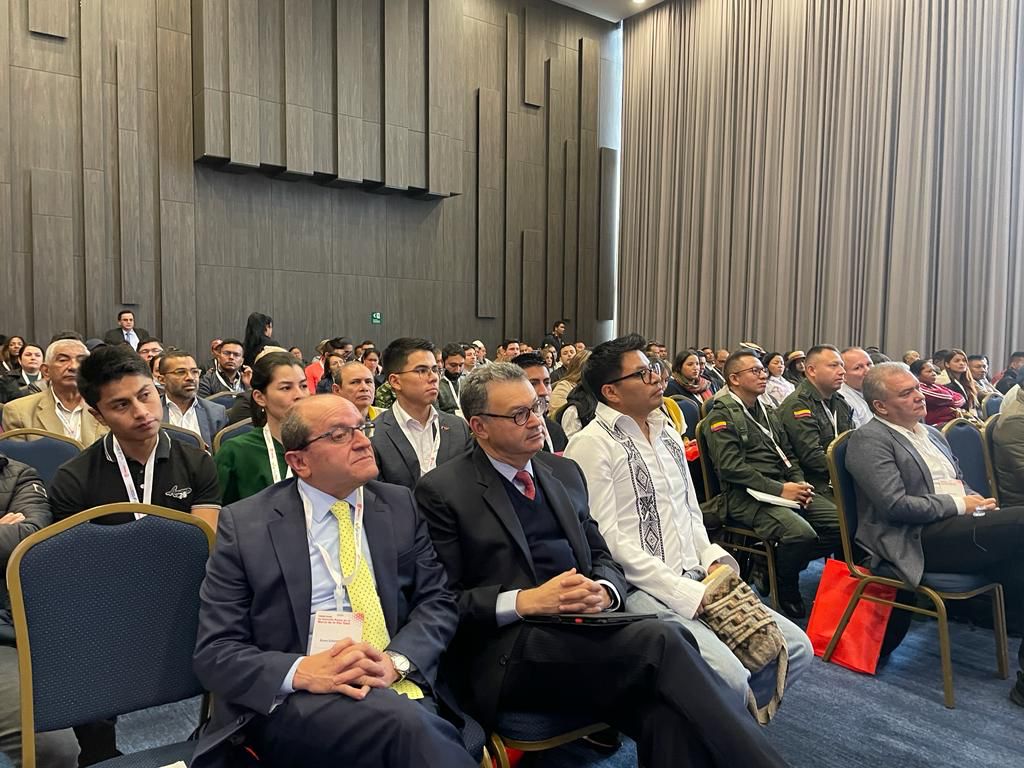 MinInterior's tweet photo. Avanza en Bogotá el seminario "La Consulta Previa en el marco de la Paz Total", liderado por el @Mininterior, en un escenario de construcción de ideas y reflexión. https://t.co/OvYoMPY5Fv