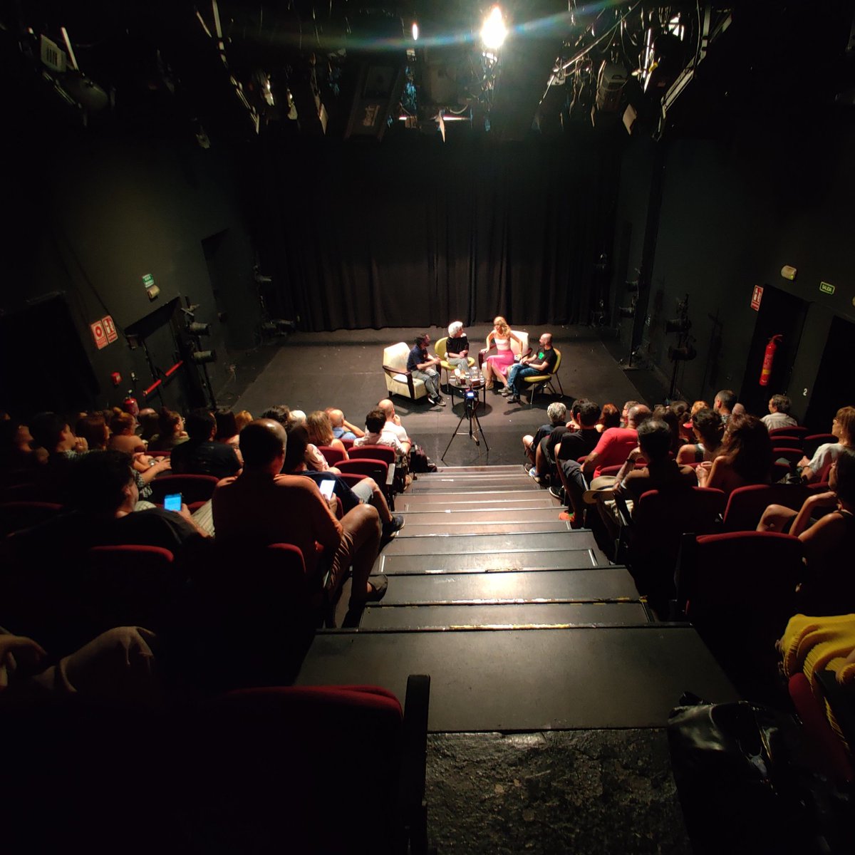 🙌 Gracias a todo el ejército mongol que se ha acercado al <a href="/teatrobarrio/">Teatro del Barrio</a> para debatir sobre la #libertaddeexpresion en la presentación de #LibertaddeImpresion

✊ Consigue el libro de #RevistaMongolia con un 5% de descuento ➡ bit.ly/LIBERTAD_IMPRE…