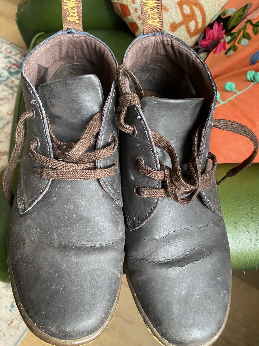 Dnoise98's tweet photo. @drmartens wondered if you could give me any advice to if these are repairable? Only worn them once in the rain and the leather has cracked. Absolutely gutted they’re the comfiest shoes own! Any help would be greatly appreciated. Regards Dean. #docmartens #crackedleather https://t.co/KMOnIll8Ge