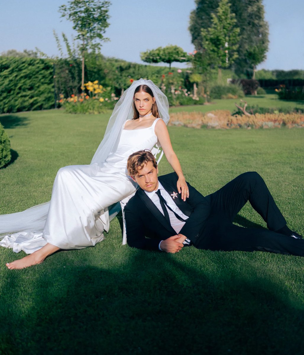 MIUCClAMUSE's tweet photo. they kind of had the picture perfect wedding https://t.co/lwhQks7h2s