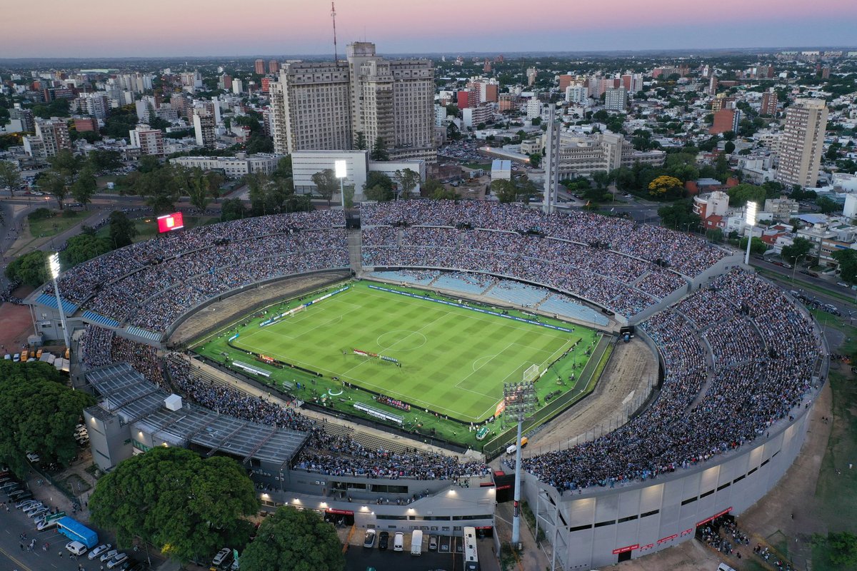 Fue sede de:

✅Mundial 1930
✅Sudamericano 1942
✅Sudamericano 1956
✅Sudamericano 1967
✅Copa de Oro 1980
✅Copa América 1995

En TODOS se consagró campeón Uruguay 🇺🇾. El Estadio Centenario cumple 93 años. Reliquia futbolera viviente.