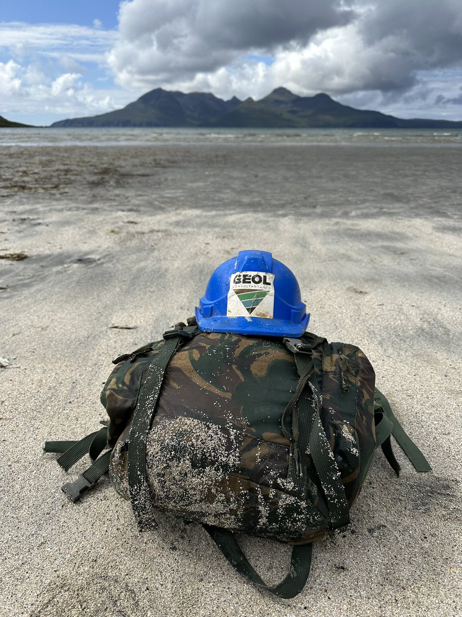 LimitedGeol's tweet photo. If you #work hard and you do your #best, you can do anything๐
~Erin Heatherton
#isleofeigg #isleofrum #geotechnical #geological #environmental #consultants #siteinvestigation #neverstoplearning #neverstopgrowing #tuesdaywork #leadbyexample #photographer #geolconsultants #geol https://t.co/HnzHcDheYK