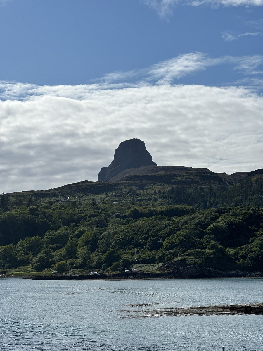 LimitedGeol's tweet photo. If you #work hard and you do your #best, you can do anything๐
~Erin Heatherton
#isleofeigg #isleofrum #geotechnical #geological #environmental #consultants #siteinvestigation #neverstoplearning #neverstopgrowing #tuesdaywork #leadbyexample #photographer #geolconsultants #geol https://t.co/HnzHcDheYK