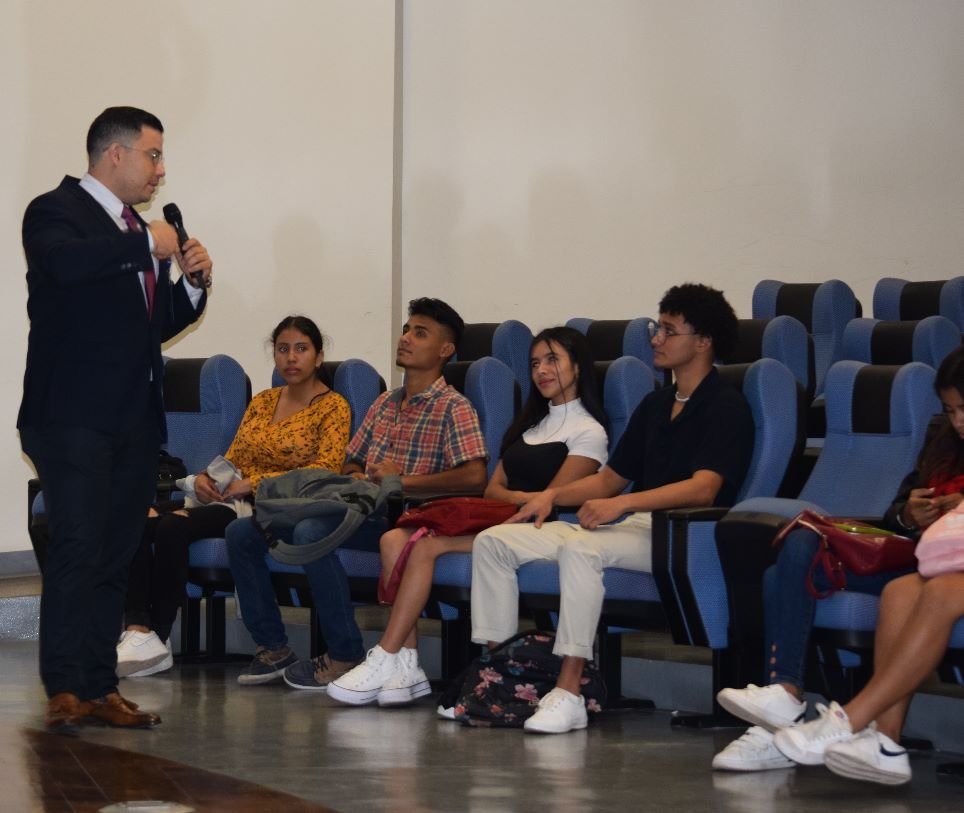 UNODC_ROPAN's tweet photo. #Honduras 🇭🇳| El Programa #MENTHOR de UNODC en sinergia con @cicesct, brindaron un simposio con el fin de concientizar sobre el delito de #TrataDePersonas dirigido a 60 estudiantes de diferentes carreras de la @UNAHoficial.
🇺🇸🤝🇺🇳 https://t.co/tSENEQsiMF