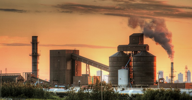 weathernetwork's tweet photo. “We're talking big numbers here,” said one expert about how funds that divested away from #FossilFuel stocks 10 years ago would perform. 💸