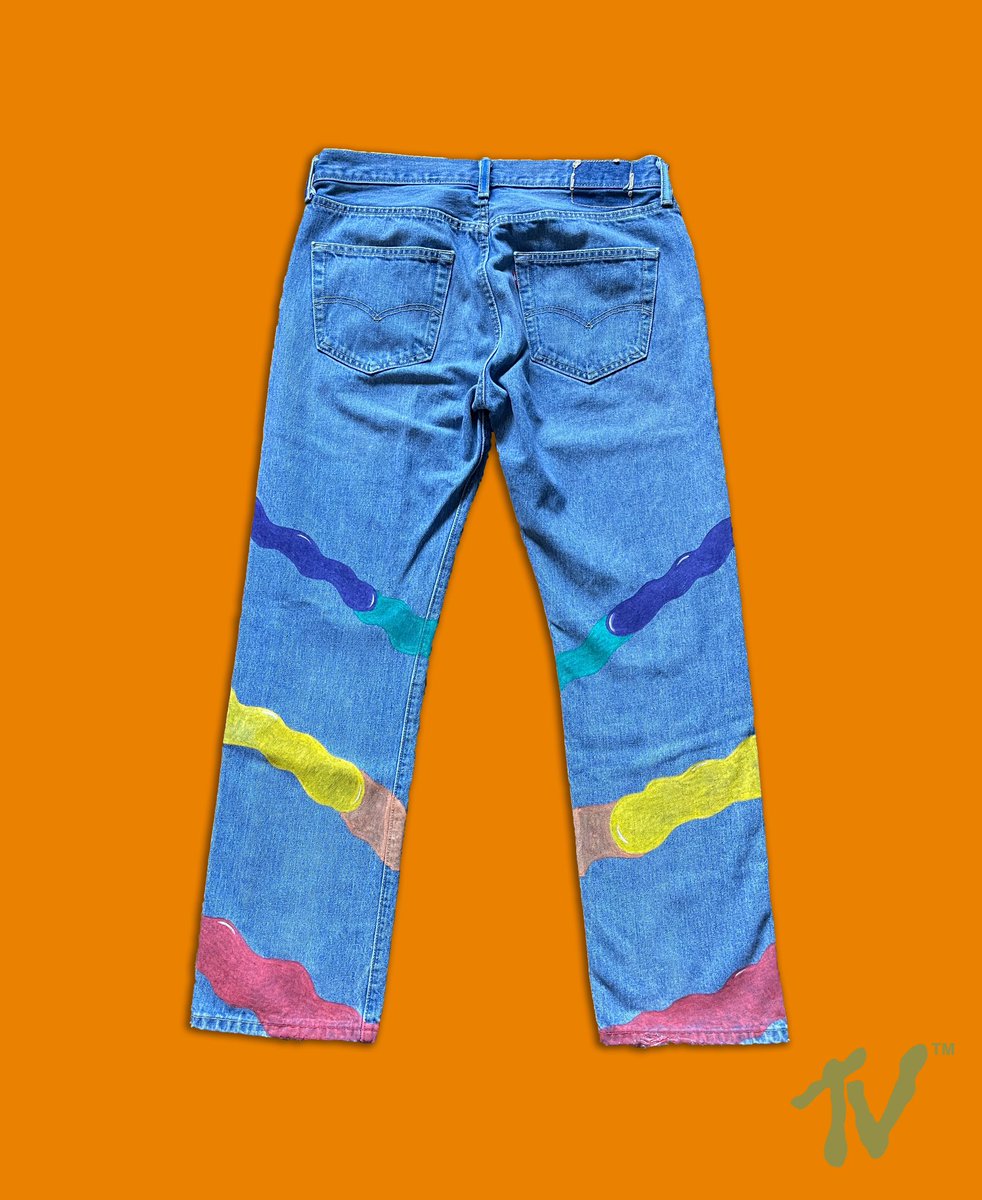 Painted a pair of Levi’s 501 denim for the first time. 👖🎨 Link in bio. 

•Size W33xL30
•1 of 1 pair
•Out now on Trippyvizion.com