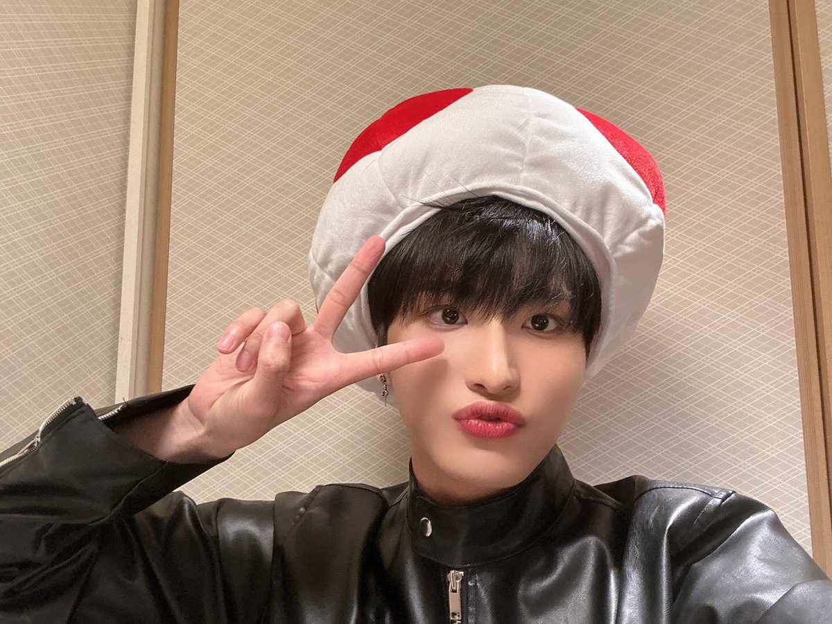 seonghwastarr_'s tweet image. ﾟ･ seonghwa details; a thread ❲ 🌸 ❳
  ⊹
      ⊹             
           ⊹
