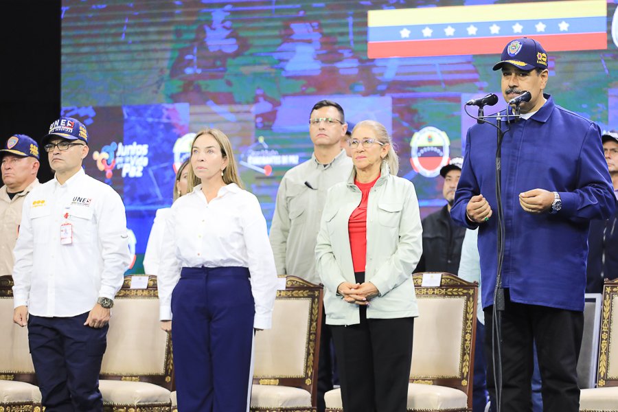 #EnFotos 📷  Presidente <a href="/NicolasMaduro/">Nicolás Maduro</a> conmemora el Día Nacional del Policía 

#CuadrantesPorLaVidaYLaPaz
#PoesíaCantoALaHumildad #18Jul