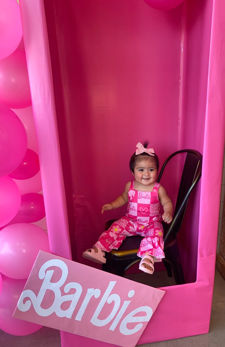 alyssa_raelyn26's tweet photo. Come on Barbie, Let’s go party! 🩷🥳
#Barbie #BarbieMovie https://t.co/uwlIqlxOCm