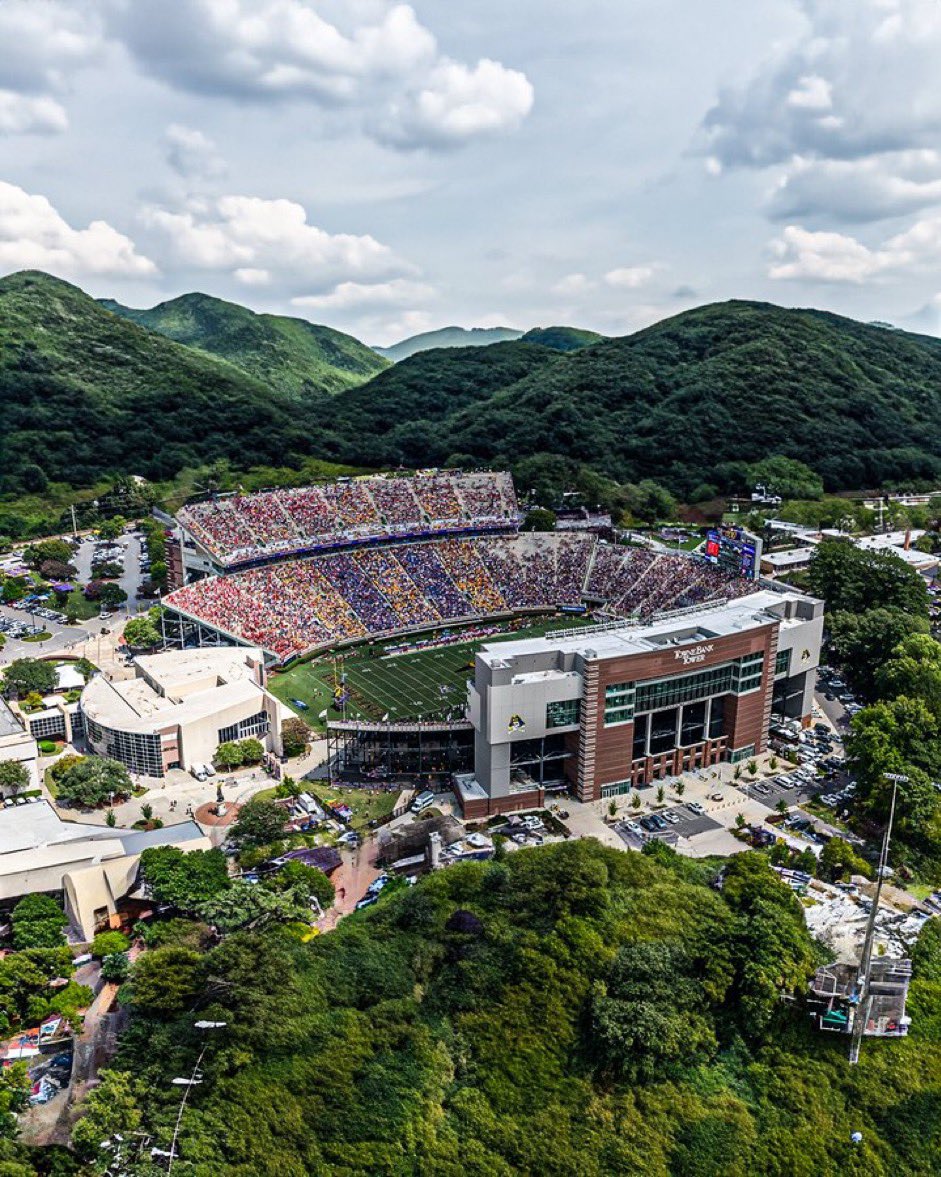 barstoolecu's tweet photo. Dowdy looks great in the mountains too. Scenery doesn’t make a stadium🗣️ https://t.co/1PXphAzG9F