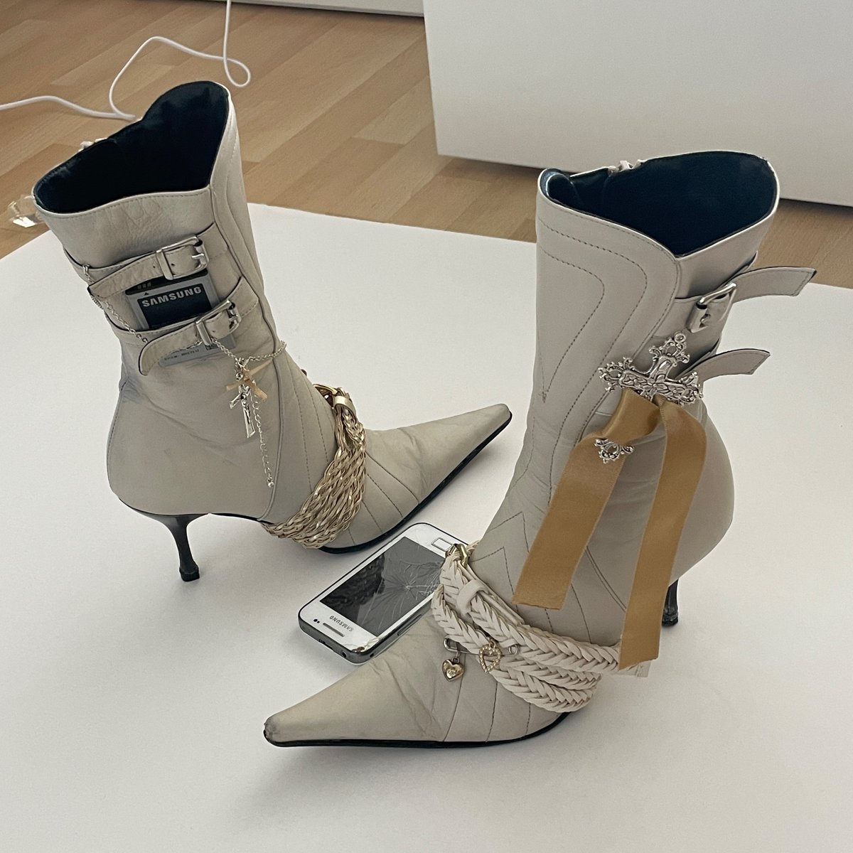 myscene_com's tweet photo. vintage love christ boots customized by me https://t.co/8qx2ZZTr6n