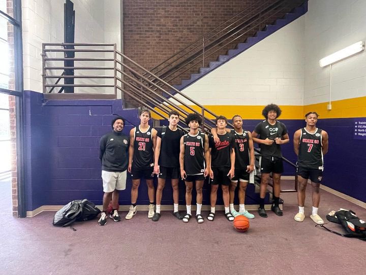 State38 17U finishes 3-1 in Omaha. It was a great balanced showing in front of a bunch of college coaches. 5 guys end the weekend averaging double figures in pts @delescinskis10 @jayceking45 @BradyKennison3 @_matthewangelo @Dom_Mclawrence @state38bball @NXTProCOHoops @Bball_CO