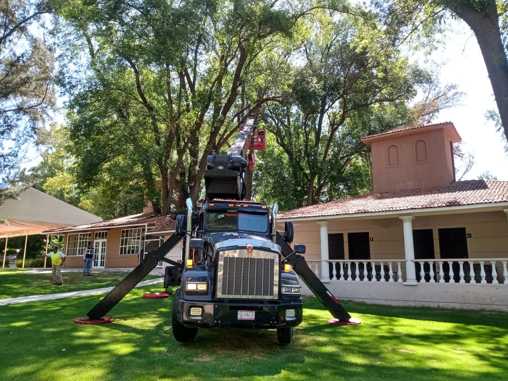 Renta de grúa Industrial tipo titán de 10 a 35 toneladas con pluma hidráulica de hasta 45 m llámanos al 56 21 16 48 76 cotizamos tu servicio totalmente gratis
,#kenworth #BarbieMovie #TrumpIndictment #idolyfepanaroma #dolar ,