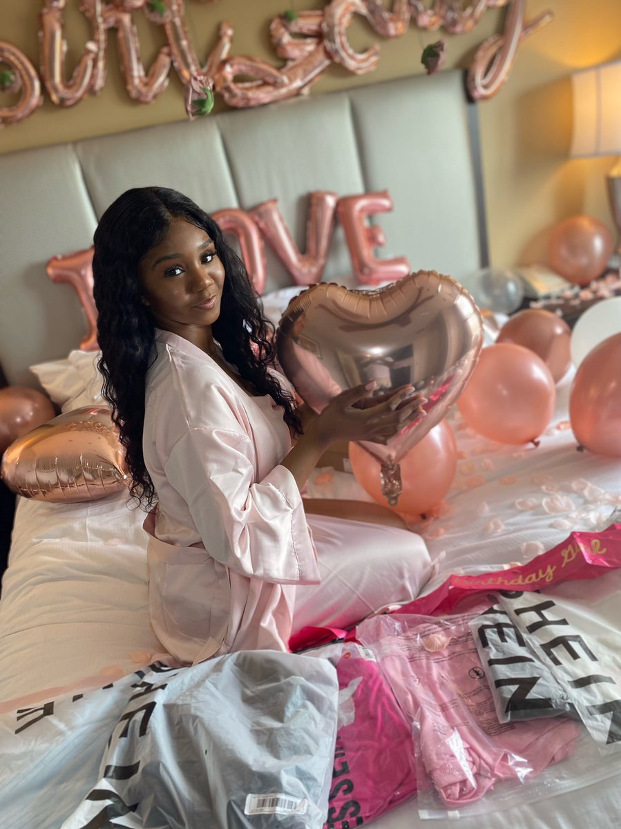 britty_bratt_'s tweet photo. Happy 24th birthday to me 🥰💅🏽💓💕 https://t.co/GQOScOTB7D