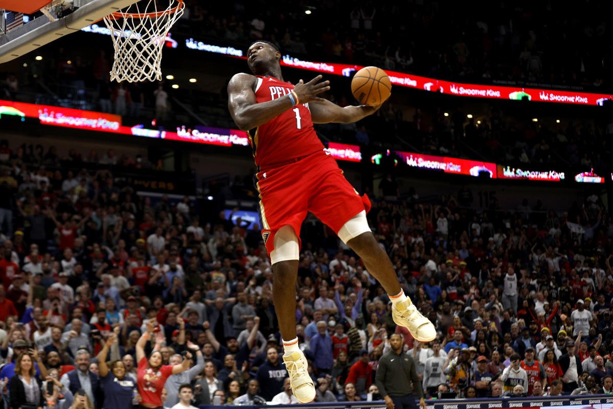 NBAOnTap's tweet photo. 2023-2024 MVP Darkhorse Candidates...

A. Zion Williamson
B. Anthony Edwards
C. Shai Gilgeous-Alexander
D. Damian Lillard

@KevinOConnorNBA @ryenarussillo @BillSimmons https://t.co/p3aFpQ42Jh