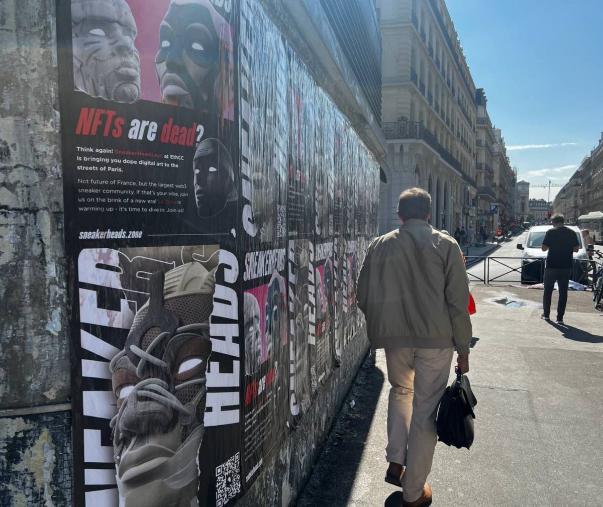 sneakerheadsoff's tweet photo. 👀If you are in Paris check the streets. https://t.co/0nKGzALV4y