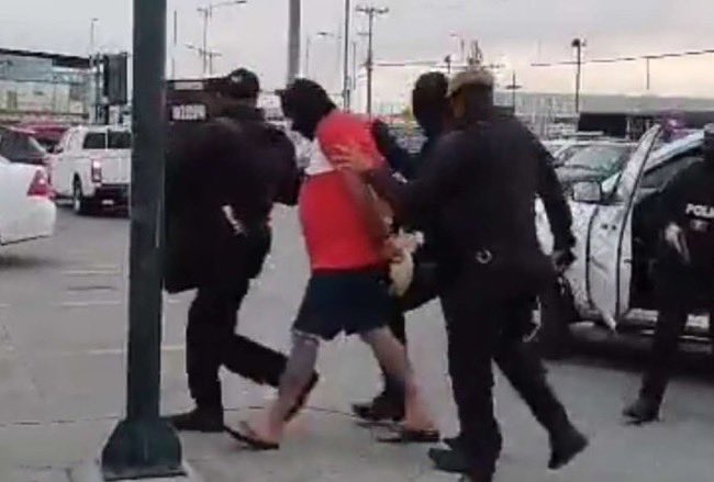 ecuadorprensaec's tweet photo. Walter Fernando Burgos conocido como #PechoAmarillo, uno de los líderes de los Choneros fue liberado por un juez, “Pecho Amarillo”, recientemente fue capturado por la #PoliciaNacional https://t.co/jA5t0Lombd