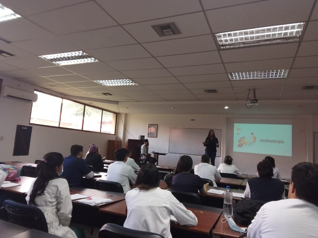 hospimilTiuna's tweet photo. #Enterate📢|| Se efectuó seminario de Insulinoterapia dirigido al personal de R/A a cargo de la Dra. Andrea Castillo Médico Esp. en Endocrinología y la Dra. Sunilda Bravo Médico Esp. en Med. Int., Jefe del Serv. de Emergencia del #HMVSS. Seguimos Avanzando! Nosotros Venceremos! https://t.co/PmjMLL2xNs