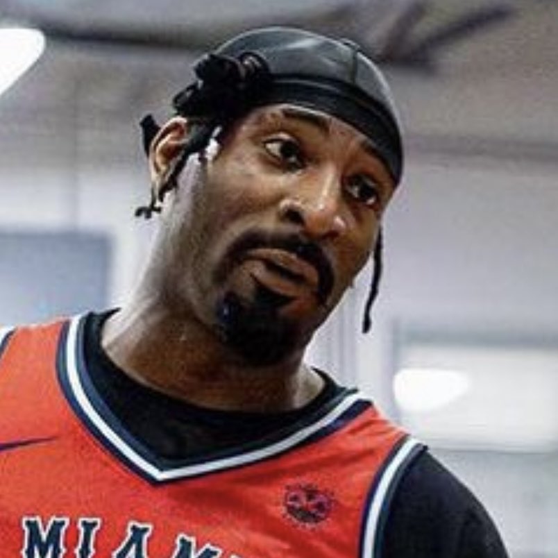 Andre Drummond reviving the Artis Gilmore facial hair, I see. *nods heartily* https://t.co/gHAnYnVeAD