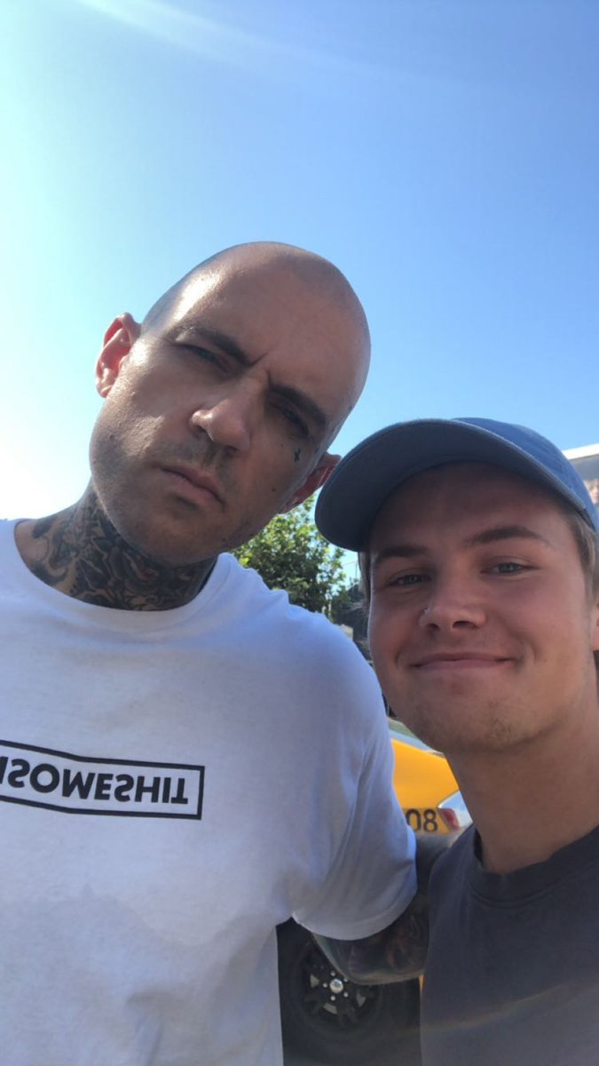 _alextodd's tweet photo. Just had a serious discussion with @adam22 . Gonna go for the smaller and whiter route next time around. Deals being made 📝 https://t.co/58biIXuFnH