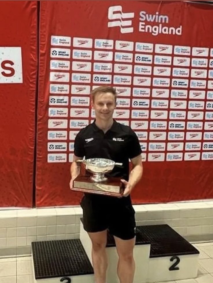 🏆 Congratulations to Club Volunteer Richard Robinson, who has been awarded the Malcom Taylor Trophy. The trophy is awarded annually to an individual that has shown great commitment and support for the sport of diving through volunteering at Swim England events. Thank you Rich 🙏