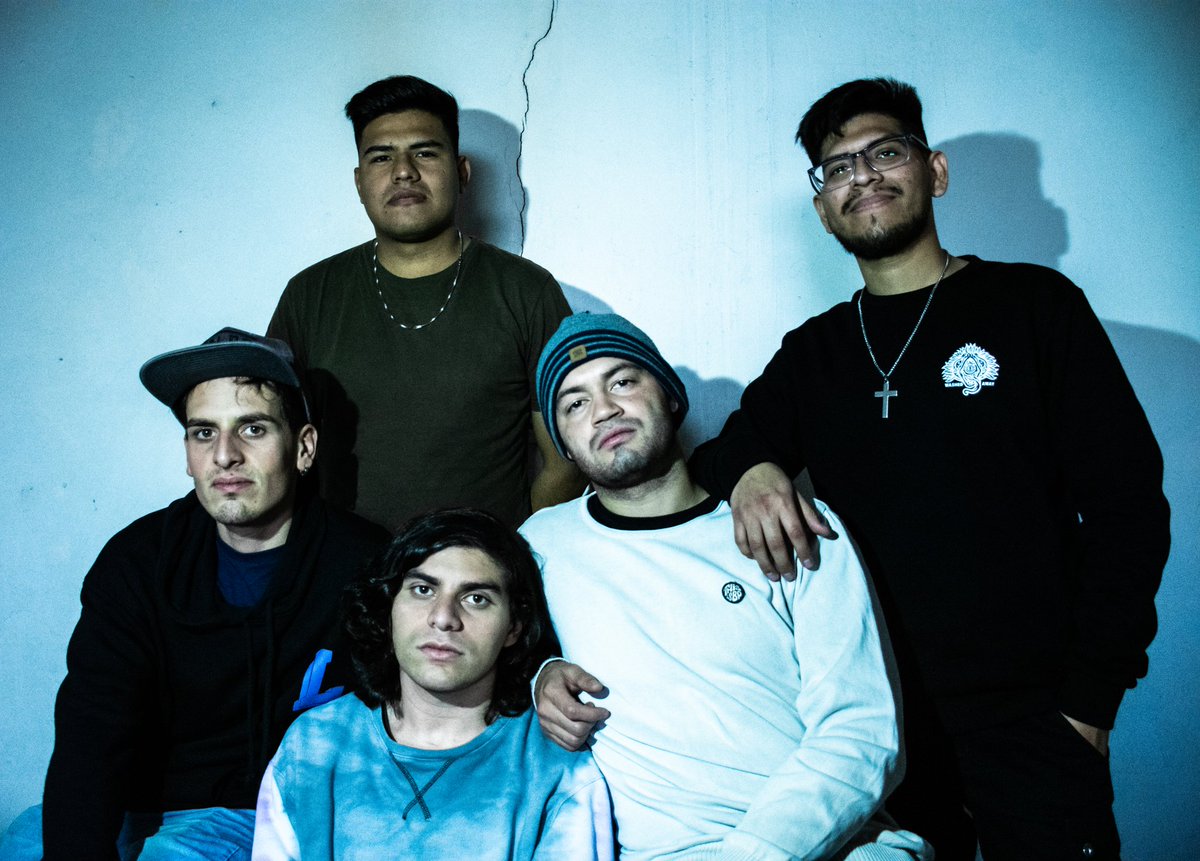 prismarubiband's tweet photo. Estamos de vuelta!
Como quizás algunos saben, hemos estado trabajando en nuestro primer álbum. Hace unas semanas empezamos la grabación y dentro de poco esperamos poder enseñarles algo de lo que está siendo el proceso.
Vamos a ir anunciando dentro de poco.
Esten atentos

📷 FDLR https://t.co/tLoQSCP6X7