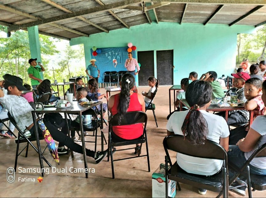 sanjosefusave's tweet photo. En  el  día   de hoy  la  junta comunal  de  #Barnizal en #Calobre  #Veraguas, le   llevo  acabo la fiesta en  el  día  del #Niño . Golosinas #juegos #pintacaritas #regalos . . #Fusave  participo  en  esta actividad. https://t.co/1i4E6UWKVg