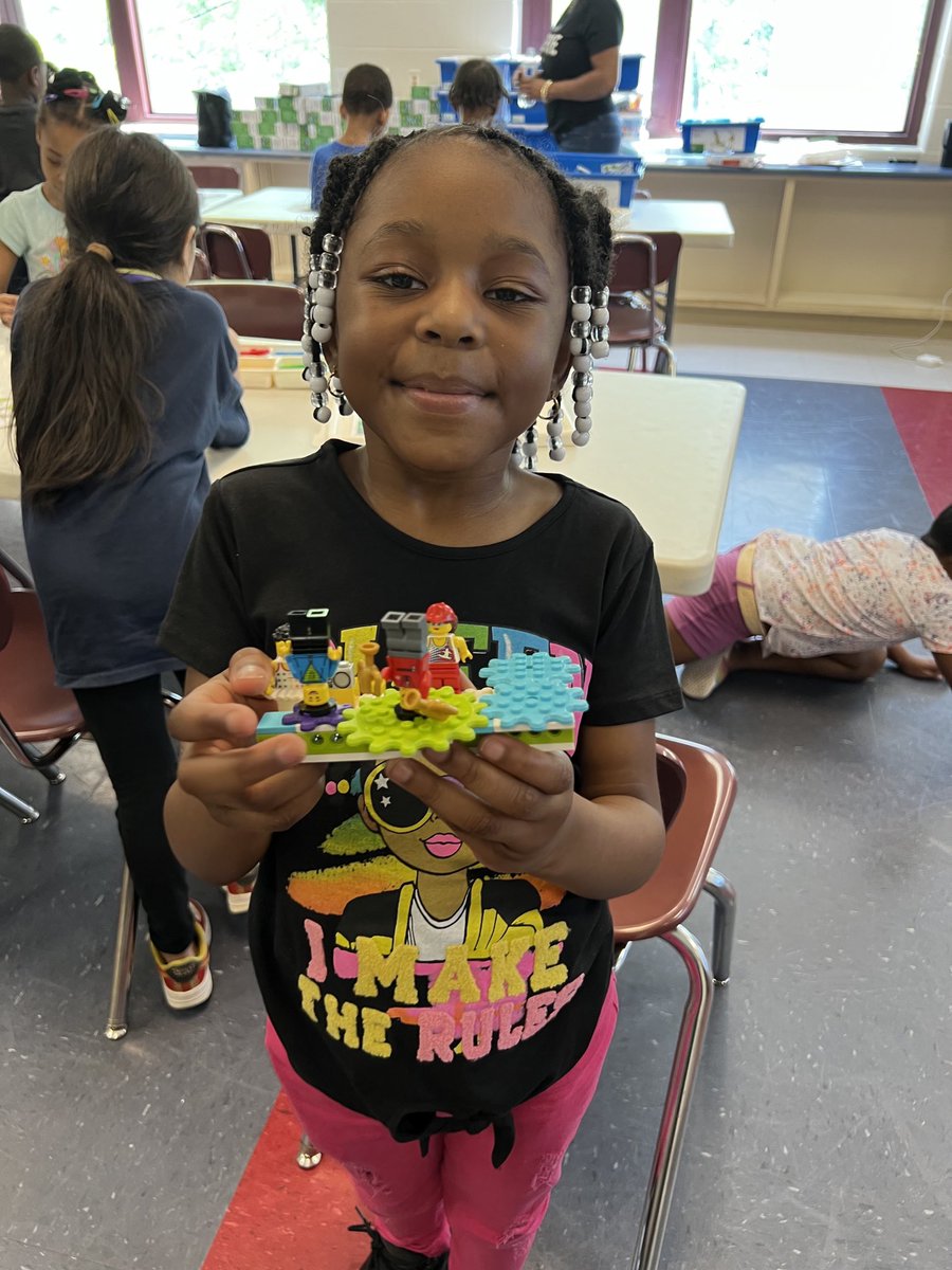 ClaremontComets's tweet image. Claremont Summer Camp and STEM Learning. Our students are having a ball collaborating, creating, and successfully accomplishing their goals. Look at our K-3 graders go. #CPSSTEM