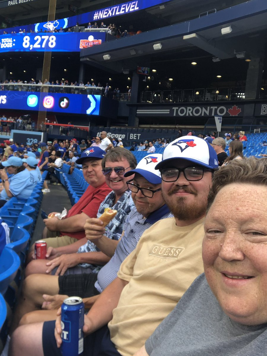 Laporta_potty's tweet photo. #nextlevel #hotdogs https://t.co/l2nsH4n8jL