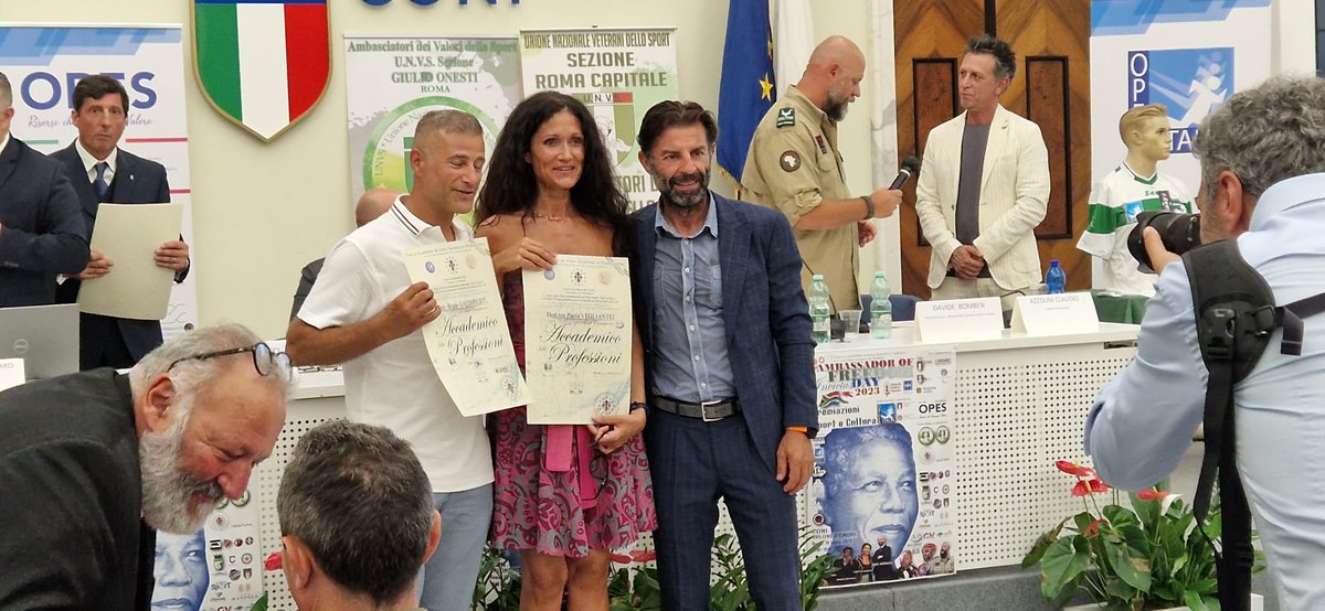 Accad_Legalita's tweet photo. Grandissima soddisfazione nel premiare e nell'essere premiati nel corso del #MandelaDay2023. Grazie @asinomalvgio e a tutti gli altri. 🙏❤️
@PaolaVegliantei
#MandelaDay #Mandela #cultura #bellezza #madeinitaly #forzaarmate #ufait #mandelaeffect https://t.co/bH0pUEGA4a
