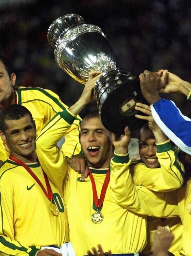 GingaBonitoHub's tweet photo. World Cups:
🇧🇷 Ronaldo 2-1 Messi 🇦🇷

Copa América’s:
🇧🇷 Ronaldo 2-1 Messi 🇦🇷

Confederations Cups:
🇧🇷 Ronaldo 1-0 Messi 🇦🇷

World Cup Golden Balls:
🇧🇷 Ronaldo 1-2 Messi 🇦🇷

World Cup Golden Boots:
🇧🇷 Ronaldo 1-0 Messi 🇦🇷

Copa América Golden Balls:
🇧🇷 Ronaldo 1-1 Messi 🇦🇷

Copa América Golden Boots:
🇧🇷 Ronaldo 1-1 Messi 🇦🇷

International Final Goals:

🇧🇷 Ronaldo 7-2 Messi 🇦🇷

International Finals Won:
🇧🇷 Ronaldo 5/7
🇦🇷 Messi 2/6 

How is this even a question? 🤣🤣🤣