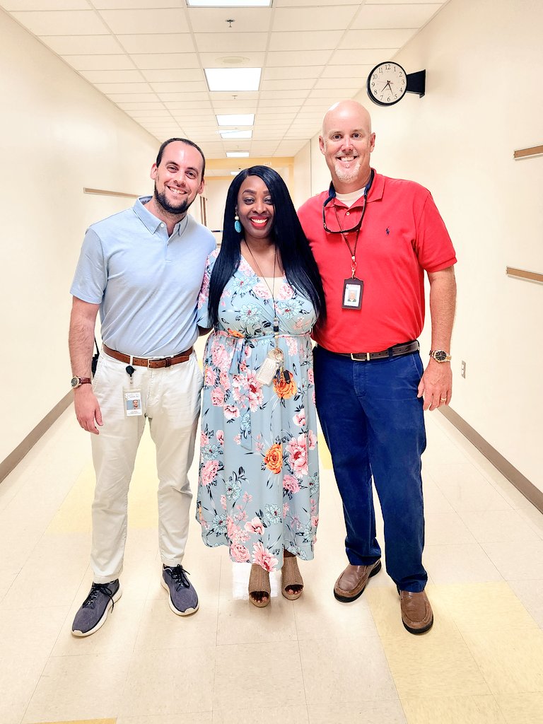 NESAPKJones's tweet photo. #TeamNES Summer Success Reading 📚 with @NorthsideES, @SeawellES, and @ScroggsFrogs!!! @chccs #HEARTwork @briantysonchccs https://t.co/yNB5kXhjX1