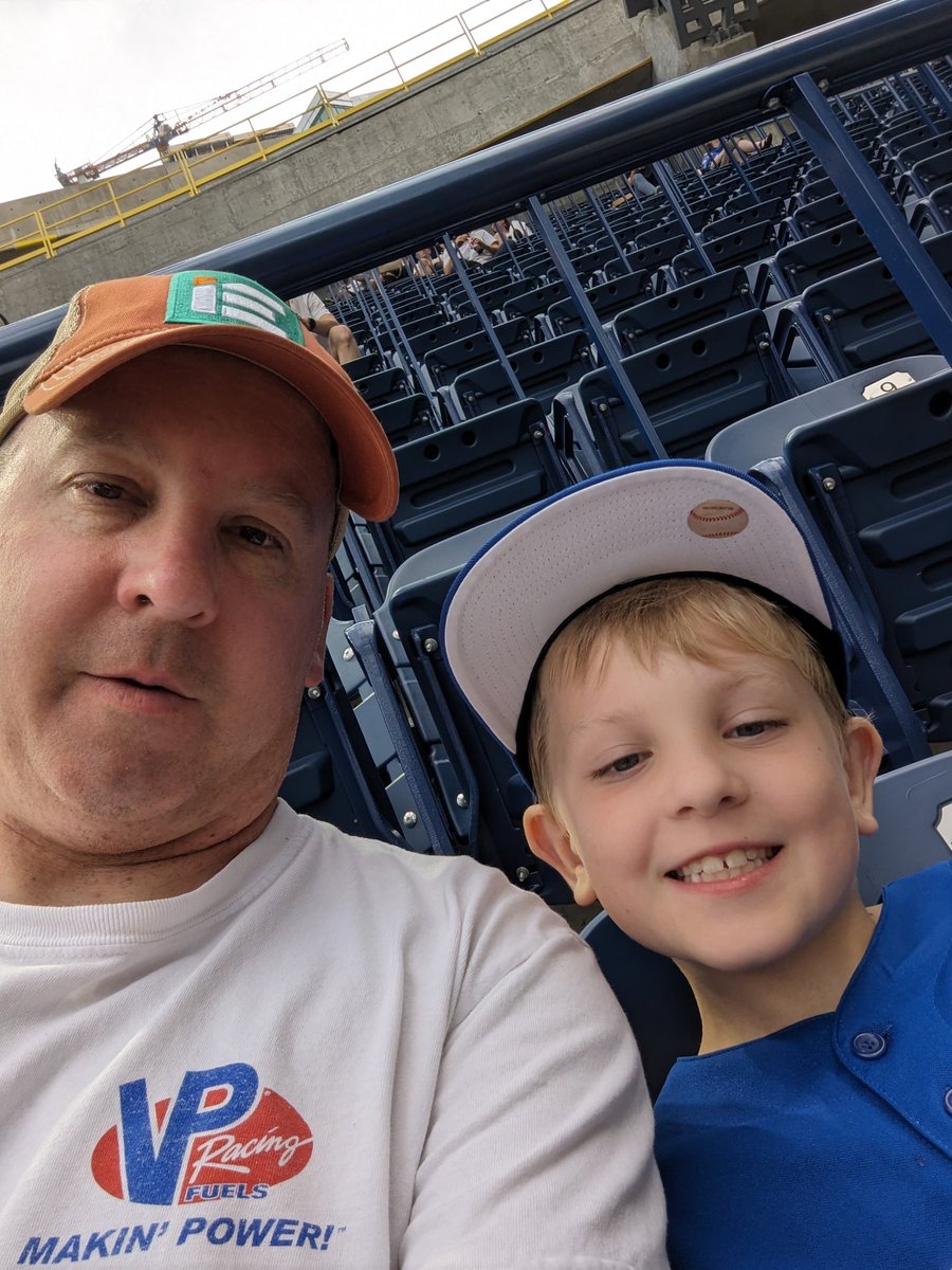 DamianFarnham's tweet photo. @Bluejays #NextLevel first Jays game ever! https://t.co/ScPKFvDGKH