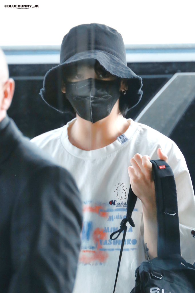 ayjk97's tweet photo. Jungkook is leaving USA 

HAVE A SAFE FLIGHT JUNGKOOK ❤️ https://t.co/UziRuRL0fB