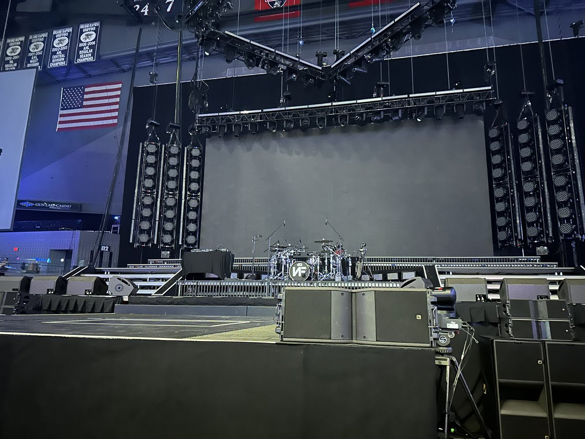 Front row!!!!! #HOPEtour