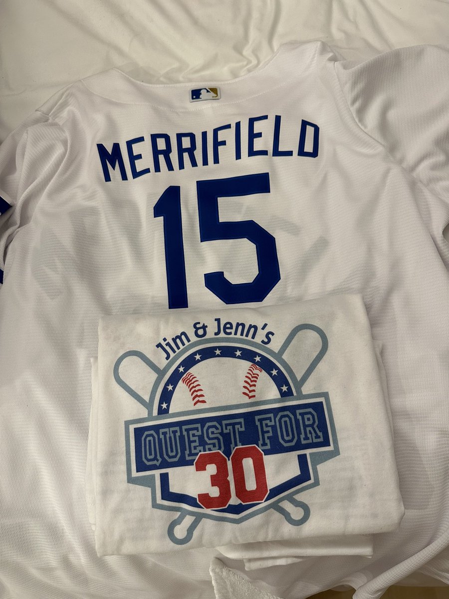 Jenn_SeymourEdD's tweet photo. @Royals fans in town on our #questfor30 checking off @BlueJays Rogers Centre and cheering on @WhitMerrifield #nextlevel https://t.co/bzOdPWELBF
