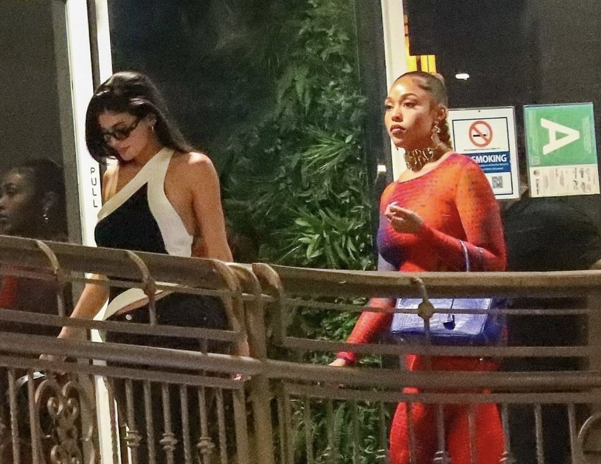SwordsLazerr's tweet photo. - Sofia Vergara and Joe Manganiello divorce
- Ariana Grande and Dalton Gomez separated
- Kylie Jenner and Jordyn Woods reunite
-Lindsay Lohan gives birth to baby boy
- Gigi Hadid arrested for marijuana possession. 

And we’re still Tuesday mind you. https://t.co/Pf49ZcCDWF