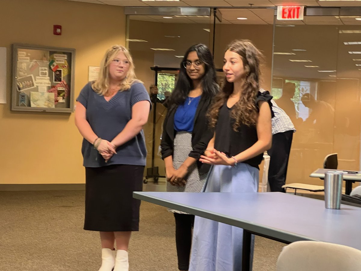 Over 60 people gathered at the July 17 NEST meeting.🌱♻️ Leaders and community members viewed a slideshow about local environmental issues, then grouped together to discuss their individual concerns and possible resolutions.
To join future meeting, visit: sustainnaperville.org