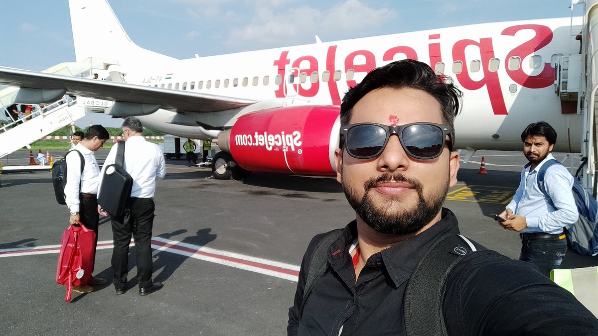 VISHALANAND32's tweet photo. बुरा कैसे कह दें वक्त को,
यही तो सबकी असलियत बताता है...।।😌😌 https://t.co/MEQKApo0lv