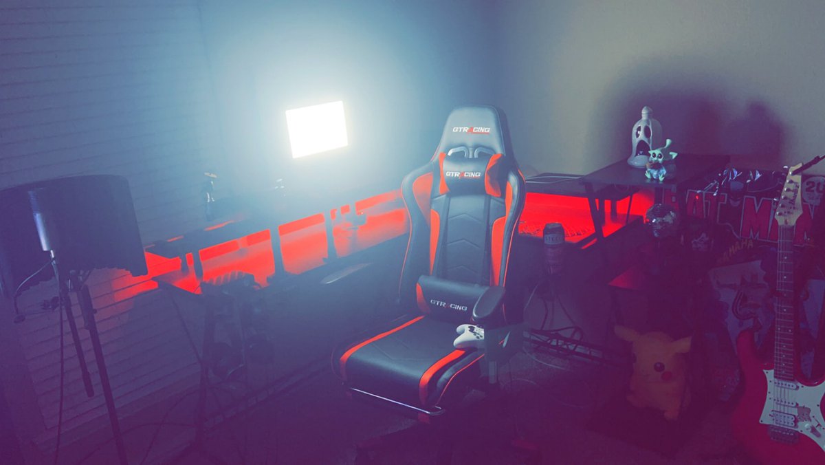 kush_lasagna's tweet image. Live streaming for the first time Wednesday afternoon tomorrow!! 👨🏾‍🚀🎸
Y’all make sure not to miss it but make sure you subscribe to my #youtube #kicklivestreaming #tiktok #twitch @kush_lasagna I’m on everything now 🚀 

#upcoming #streamer #viral #blowingup #texas #new #artist