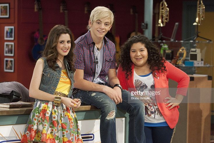 lawtoq's tweet photo. banco totalmente esta colaboración lali ft ross lynch y el de mercho https://t.co/OlagI1QDxY