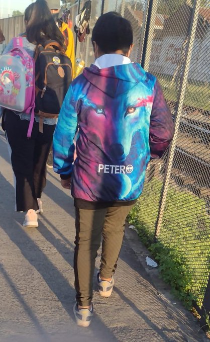 therealbuni's tweet photo. Algo me dice que peter no la va a pasar muy bien en el viaje de egresados ☠ https://t.co/Owv1E2zCCs