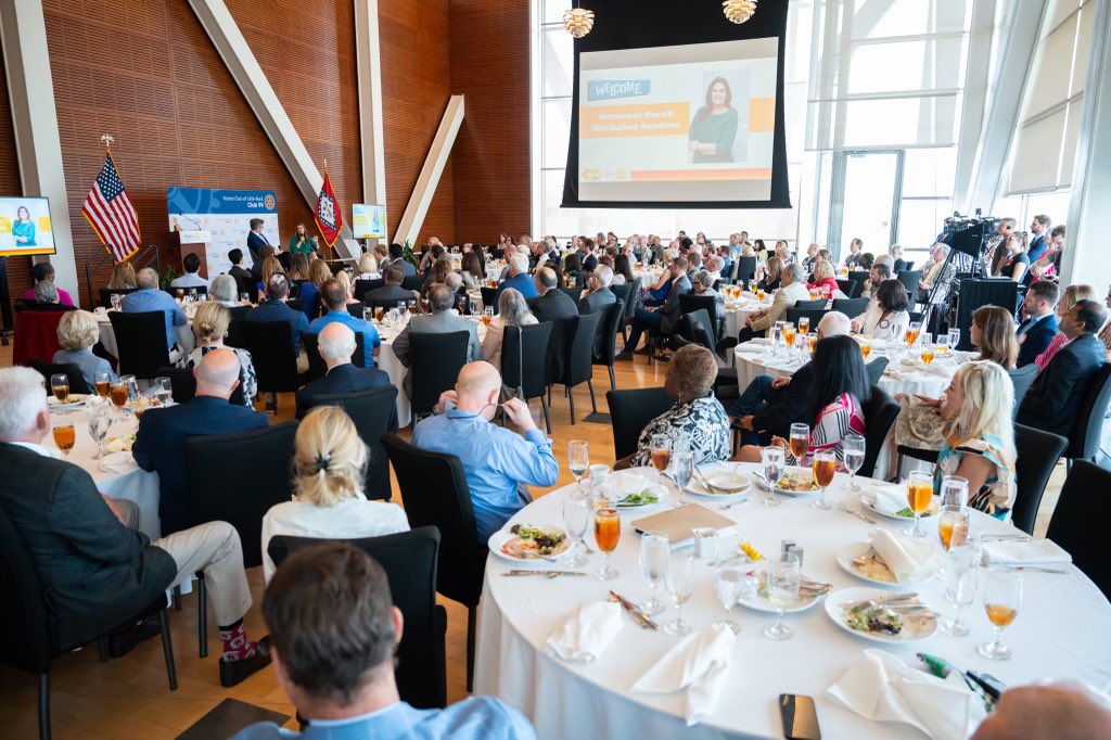 SarahHuckabee's tweet photo. The state of our state is stronger than ever. 
✅ Quality education
✅ Safer streets
✅ Lower taxes
✅ Lowest unemployment rate ever 
Great to be with @Rotary Club of Little Rock today as we continue to make our state the best place in the world to live, work, &amp; raise a family. https://t.co/YjsJWbtZsx